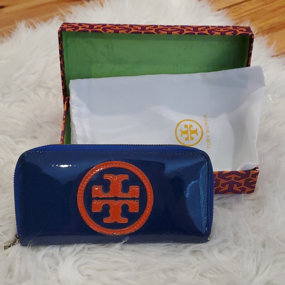 Tory Burch wallet with Dust cover and box